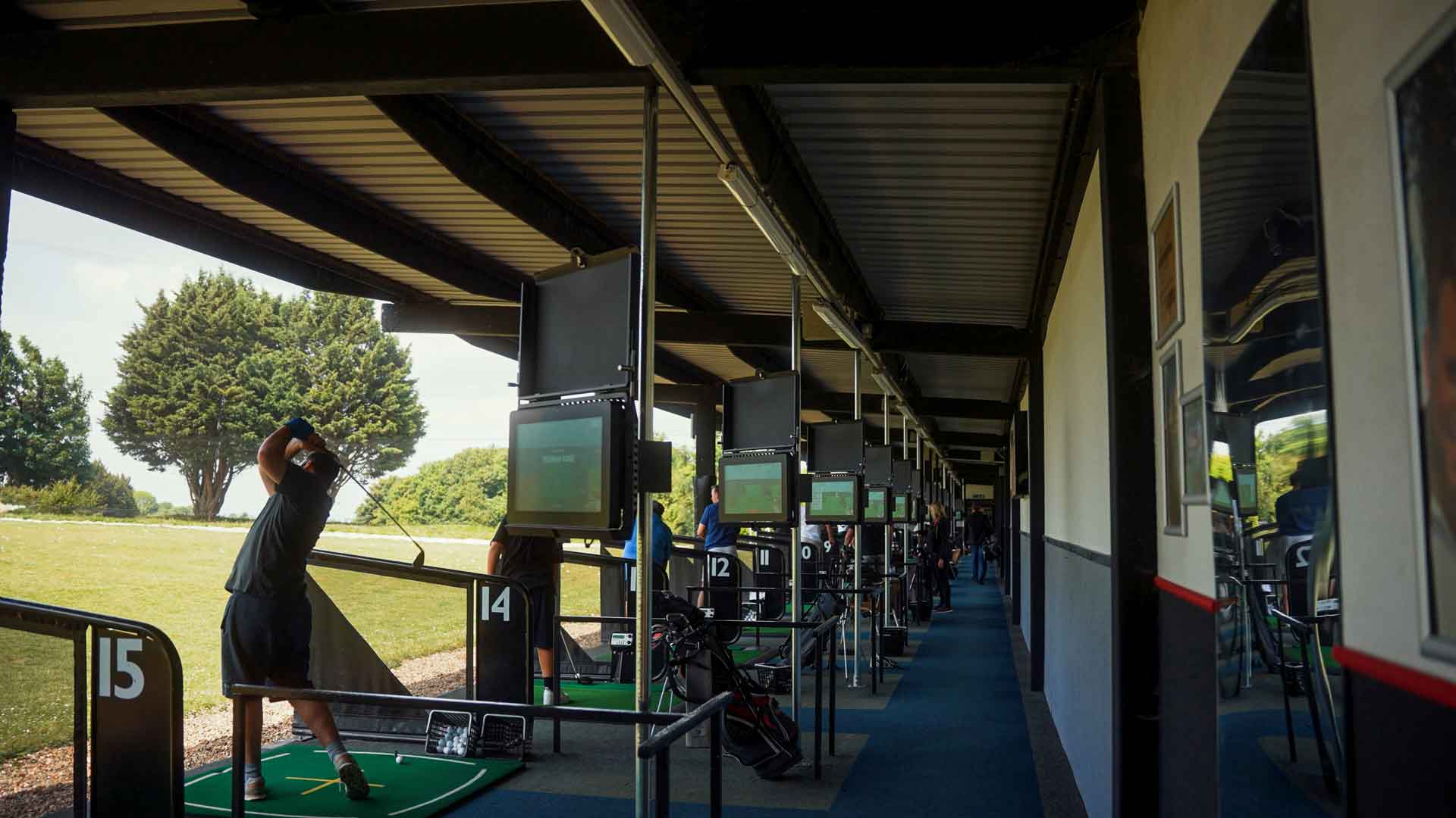 24-bay floodlit driving range with Trackman technology at The Oaks, Surrey