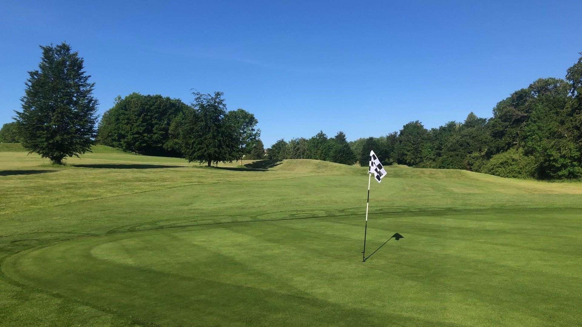 The 9th green on the Acorn Course at The Oaks, Carshalton, Surrey